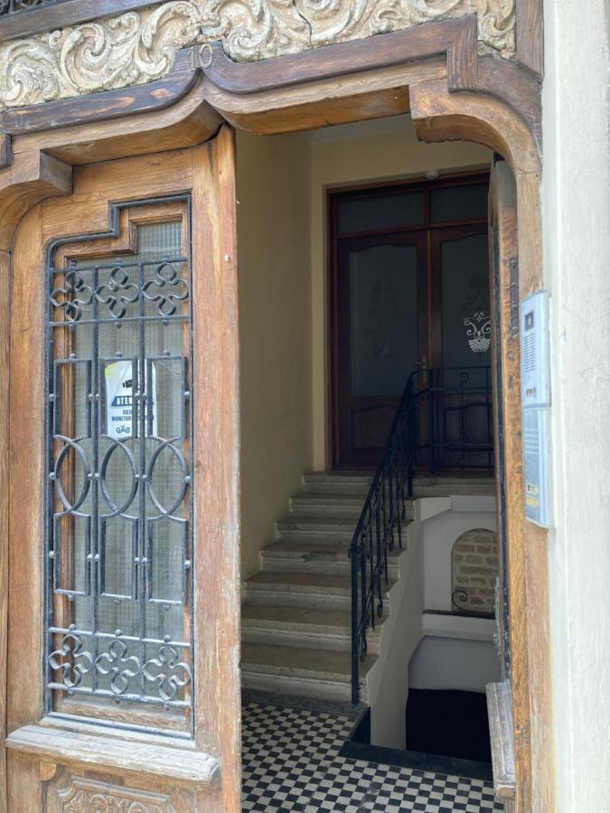 Rustic Next To * קונסטנצה